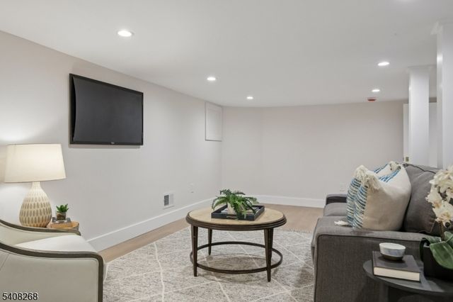 108 Baker St, Maplewood Twp., NJ 07040