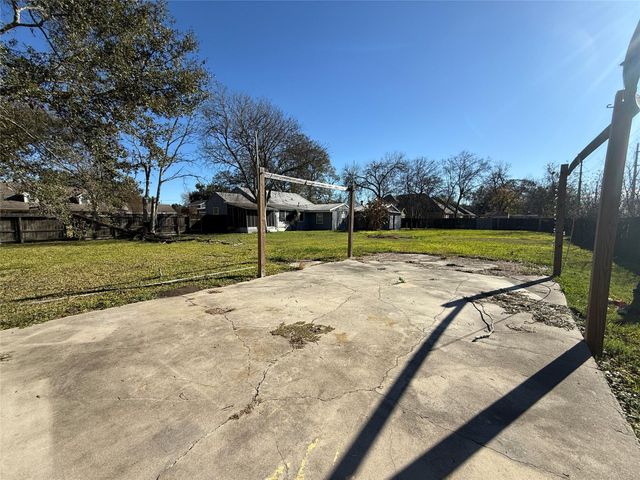 312 S 15th Street, Nederland, TX 77627