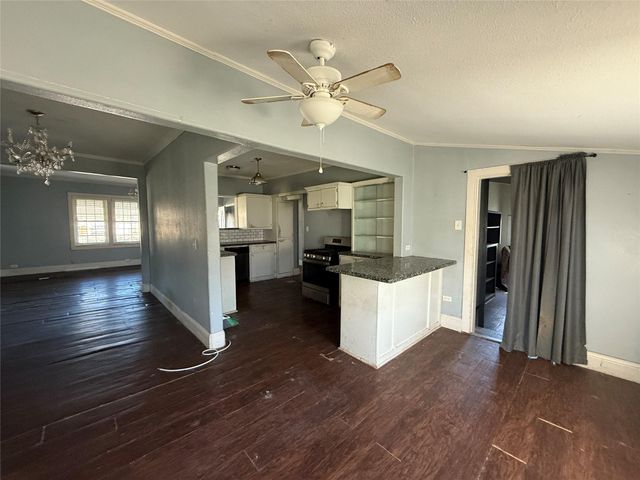 312 S 15th Street, Nederland, TX 77627