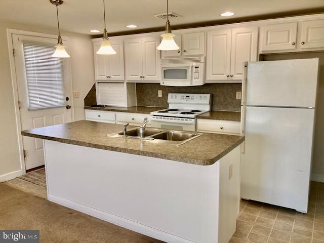 8 & 10 N KINZER RD, Kinzers, PA 17535