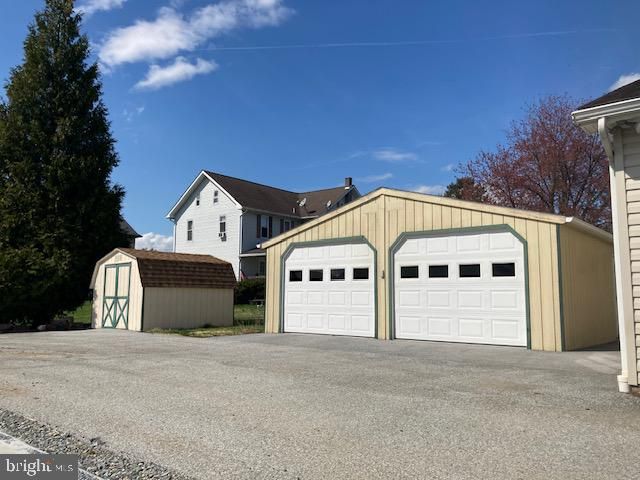 8 & 10 N KINZER RD, Kinzers, PA 17535