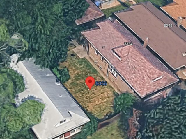 8356 S Paxton Avenue, Chicago, IL 60617