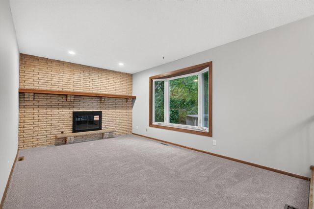 877 120th Avenue NW, Coon Rapids, MN 55448