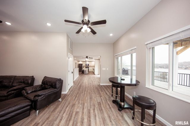 12147 Pebble Point Road, Marion, IL 62959