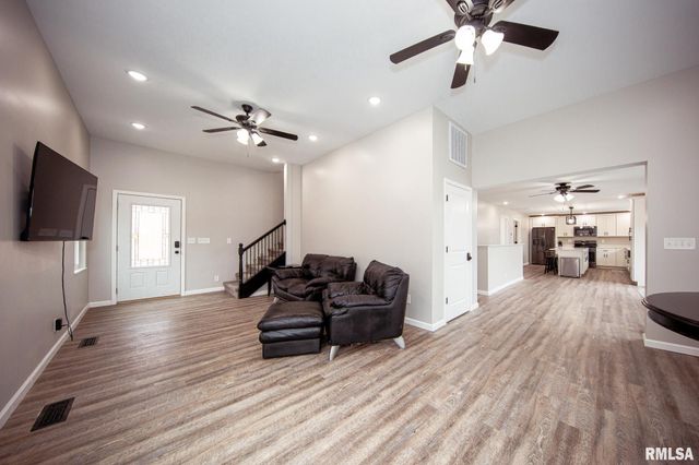 12147 Pebble Point Road, Marion, IL 62959