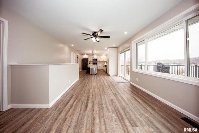 12147 Pebble Point Road, Marion, IL 62959