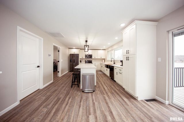 12147 Pebble Point Road, Marion, IL 62959