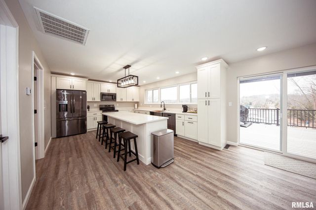 12147 Pebble Point Road, Marion, IL 62959