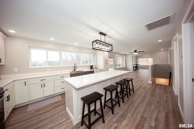 12147 Pebble Point Road, Marion, IL 62959