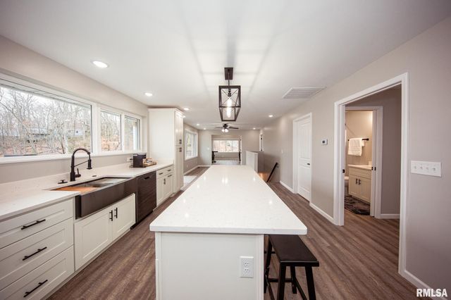 12147 Pebble Point Road, Marion, IL 62959