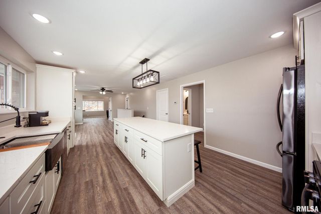 12147 Pebble Point Road, Marion, IL 62959