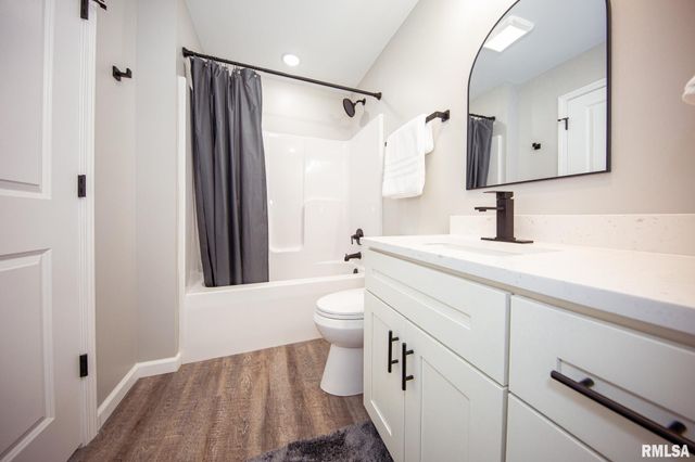 12147 Pebble Point Road, Marion, IL 62959