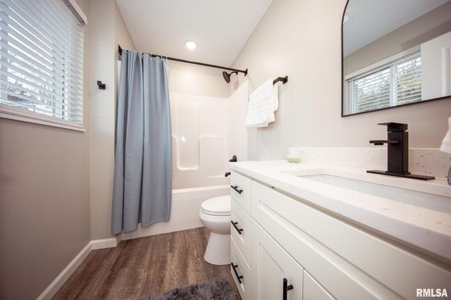 12147 Pebble Point Road, Marion, IL 62959