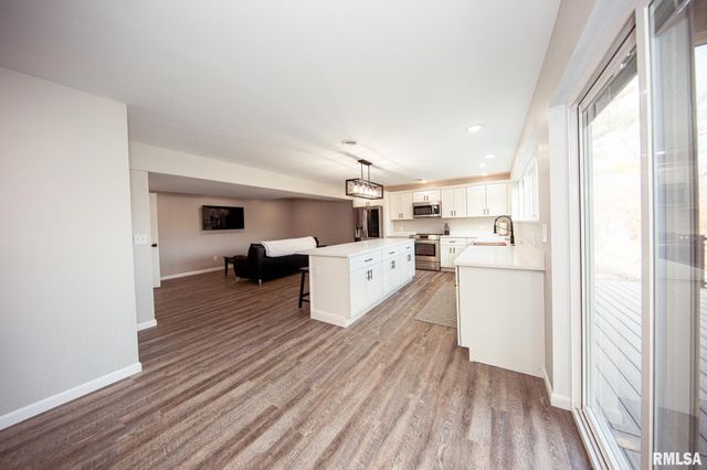 12147 Pebble Point Road, Marion, IL 62959