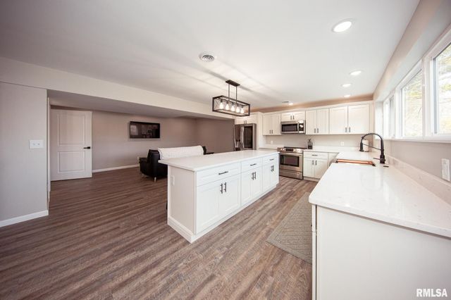 12147 Pebble Point Road, Marion, IL 62959