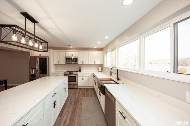 12147 Pebble Point Road, Marion, IL 62959