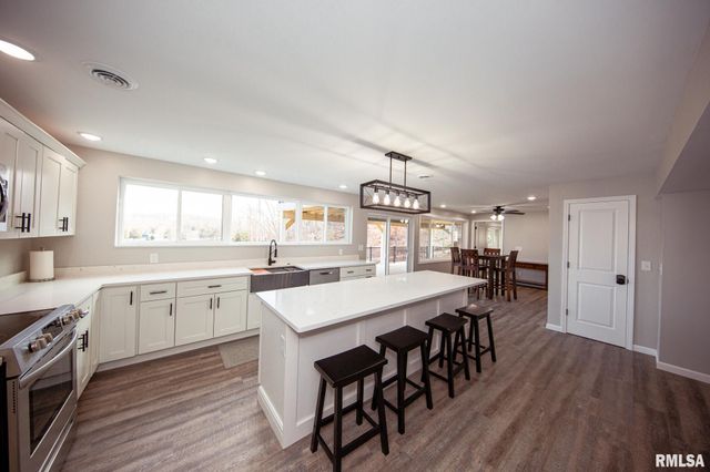 12147 Pebble Point Road, Marion, IL 62959