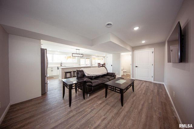 12147 Pebble Point Road, Marion, IL 62959