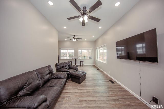 12147 Pebble Point Road, Marion, IL 62959