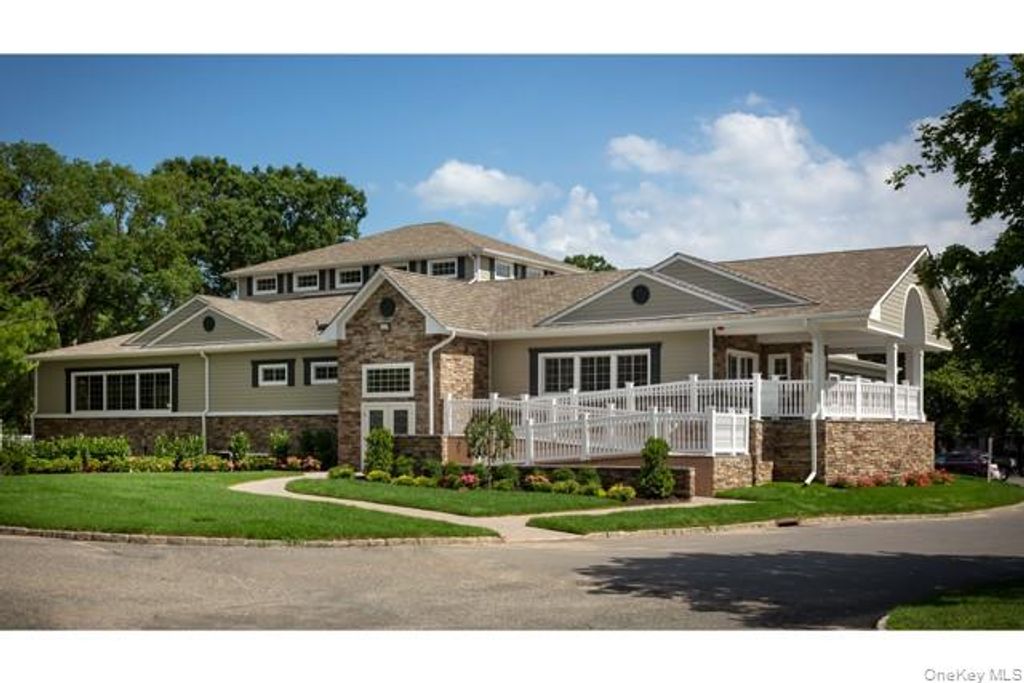 5000 Townhouse Drive 1308, Coram, NY 11727