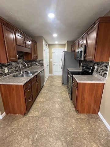 308 Grant Ave, Oak Grove, KY 42262