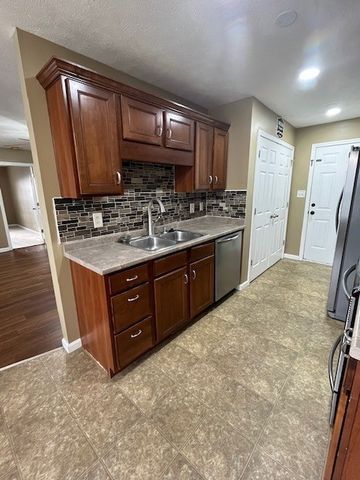 308 Grant Ave, Oak Grove, KY 42262