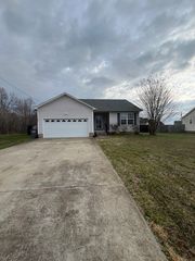 308 Grant Ave, Oak Grove, KY 42262