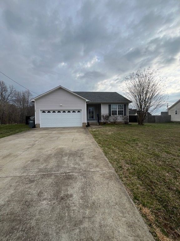 308 Grant Ave, Oak Grove, KY 42262