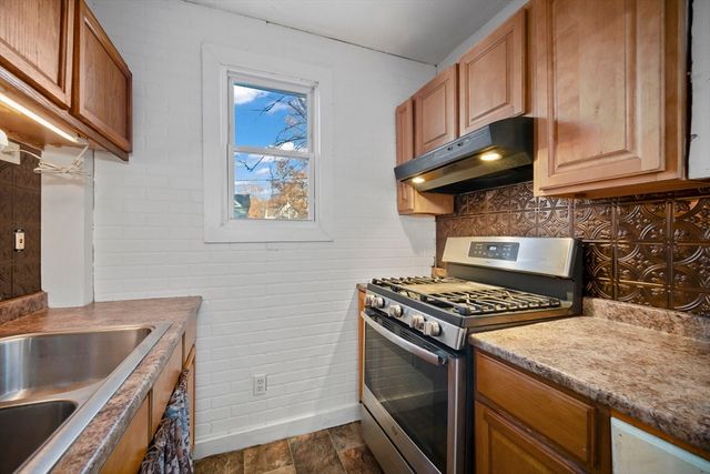 78 Lowell St, Springfield, MA 01107