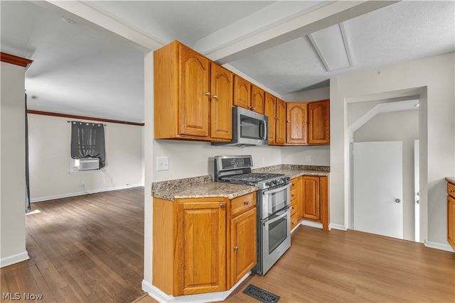 900 Eloise Drive, Cleveland Heights, OH 44112