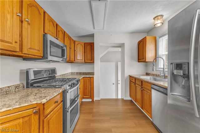 900 Eloise Drive, Cleveland Heights, OH 44112