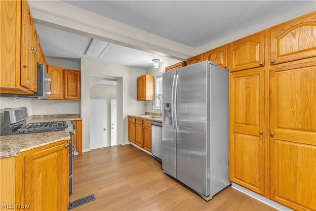900 Eloise Drive, Cleveland Heights, OH 44112