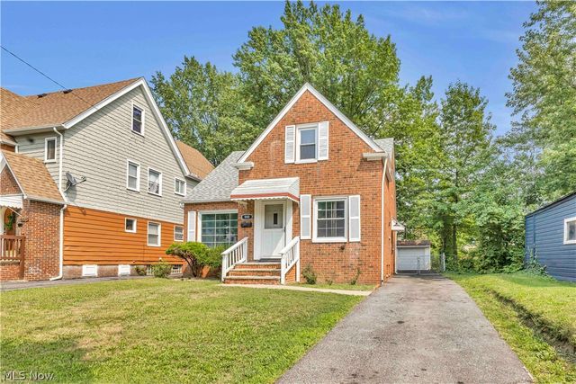 900 Eloise Drive, Cleveland Heights, OH 44112