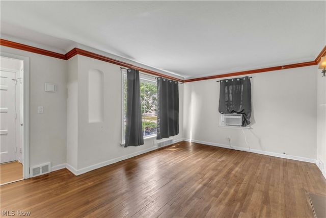 900 Eloise Drive, Cleveland Heights, OH 44112