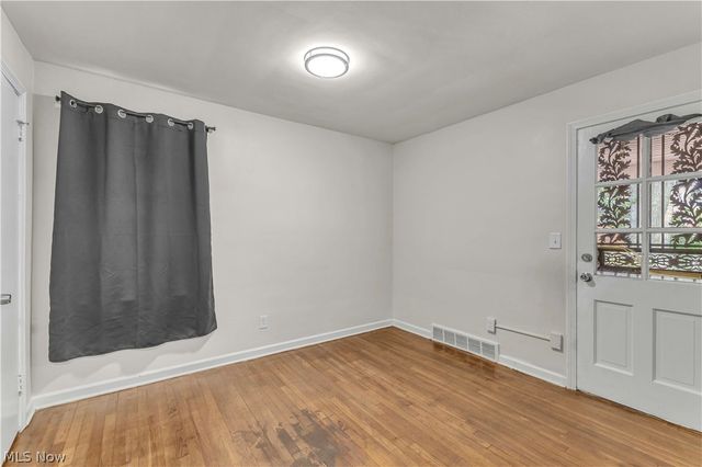 900 Eloise Drive, Cleveland Heights, OH 44112