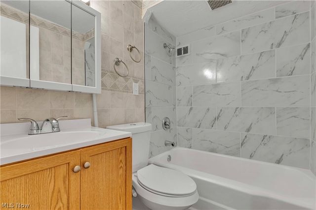 900 Eloise Drive, Cleveland Heights, OH 44112