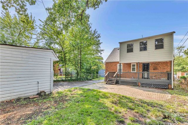 900 Eloise Drive, Cleveland Heights, OH 44112
