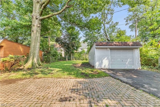 900 Eloise Drive, Cleveland Heights, OH 44112