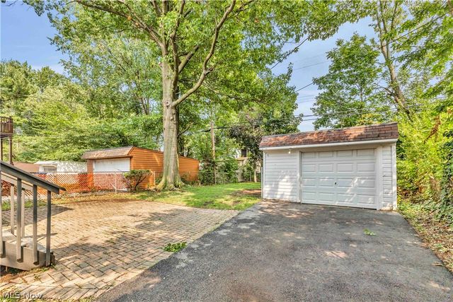 900 Eloise Drive, Cleveland Heights, OH 44112