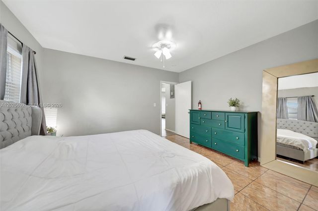 5380 SW 11th St, Margate, FL 33068