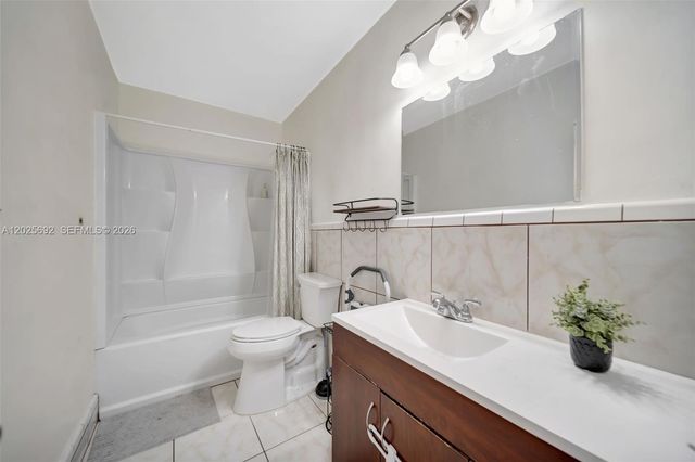 5380 SW 11th St, Margate, FL 33068