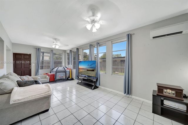 5380 SW 11th St, Margate, FL 33068