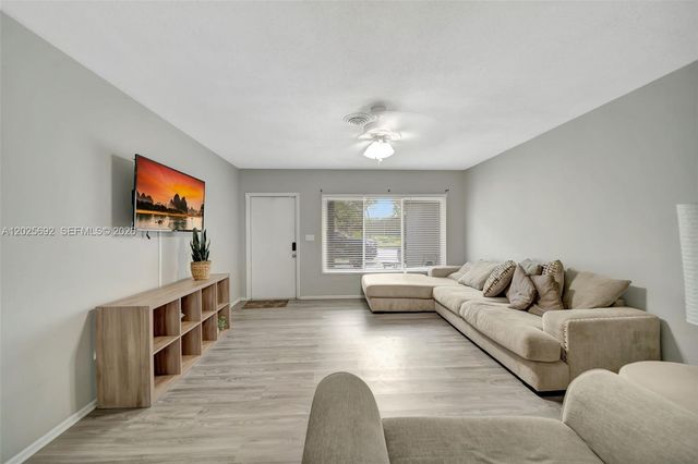 5380 SW 11th St, Margate, FL 33068