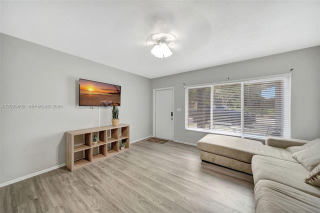 5380 SW 11th St, Margate, FL 33068