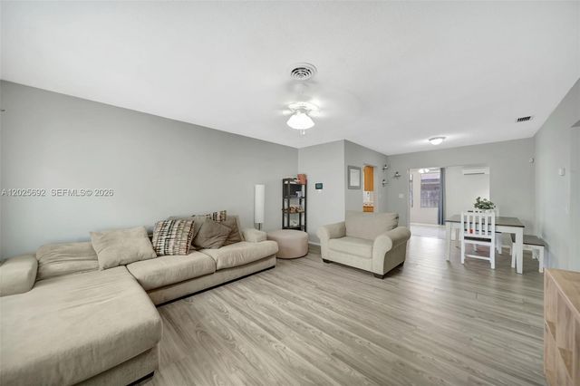 5380 SW 11th St, Margate, FL 33068