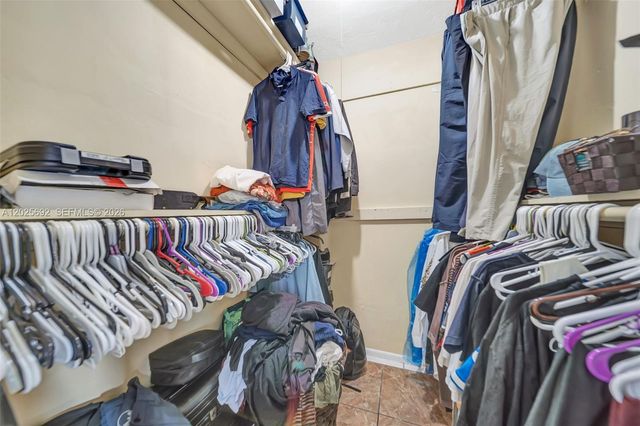 5380 SW 11th St, Margate, FL 33068