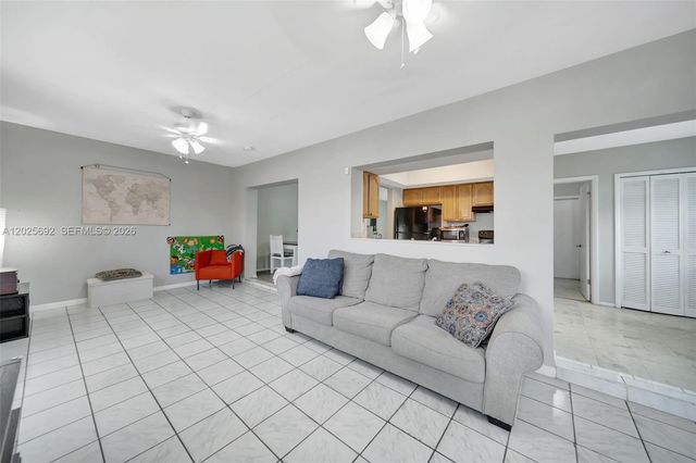 5380 SW 11th St, Margate, FL 33068