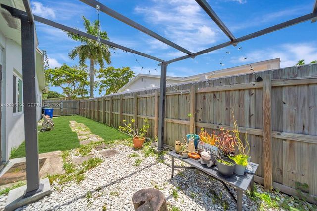 5380 SW 11th St, Margate, FL 33068