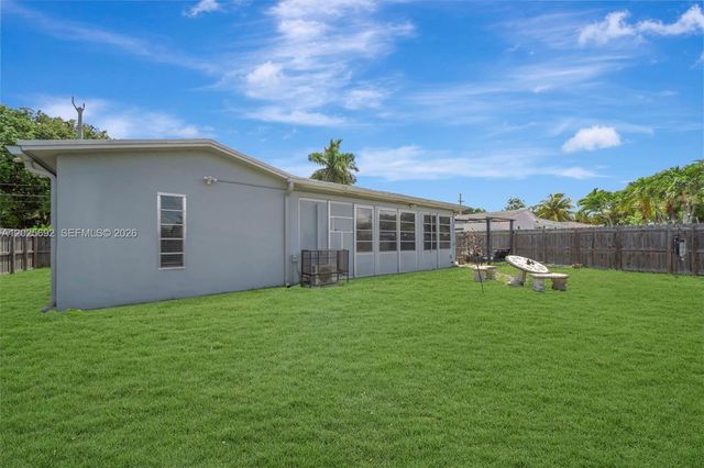 5380 SW 11th St, Margate, FL 33068