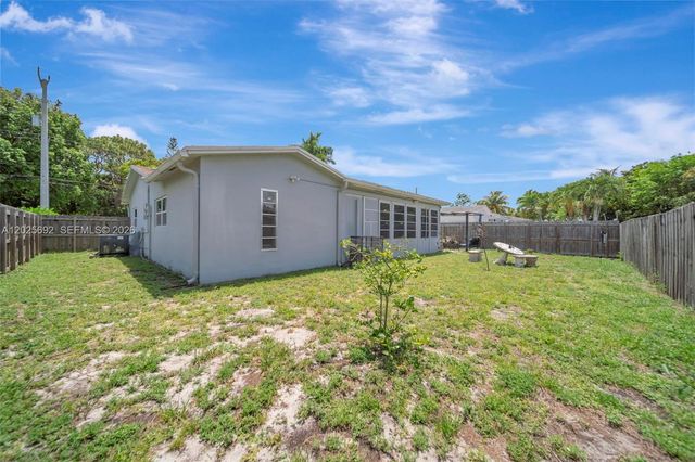 5380 SW 11th St, Margate, FL 33068